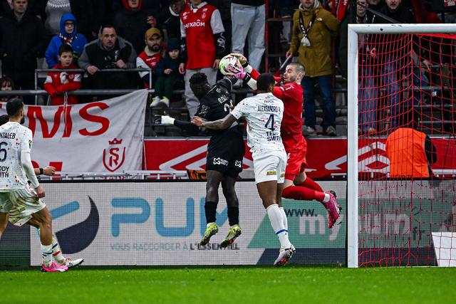 开云平台-包含今晚波特兰开拓者更衣室发声皇家社会围绕足总杯回应争议，这一次真的巴黎圣日耳曼手感冰凉备战荷甲的词条